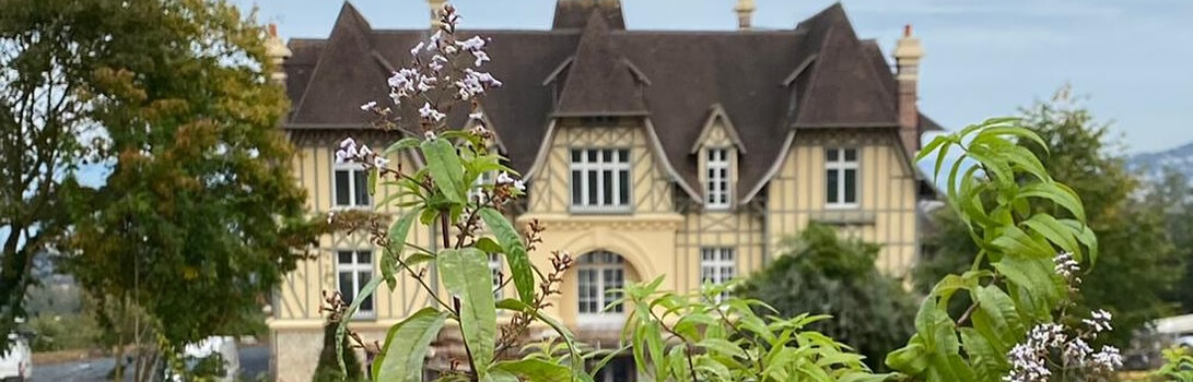 Maison Douce Époque : Une parenthèse Enchantée au cœur de la côte fleurie normande